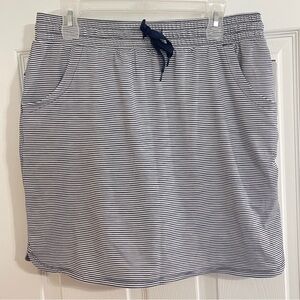 Duluth Trading Women's Pier Genius Skort Skirt  UPF 50+ Size Medium